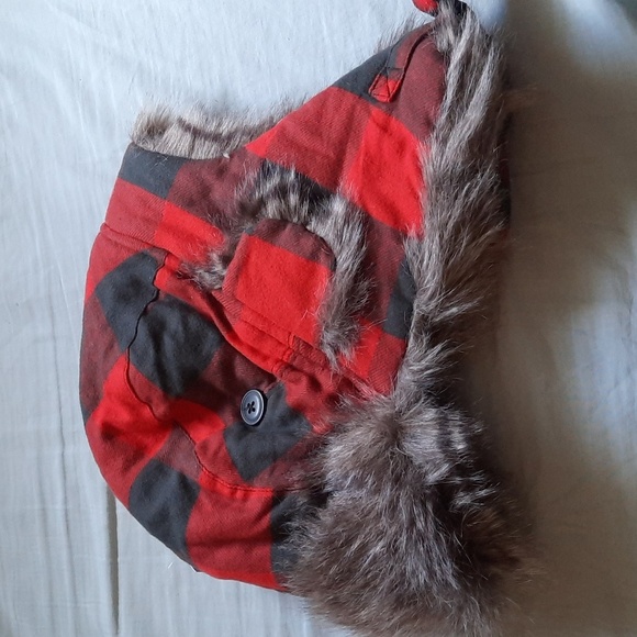 American Eagle Outfitters Red Plaid Faux Fur Lining Ear Flap Trapper Cap Hat OS - Picture 3 of 13